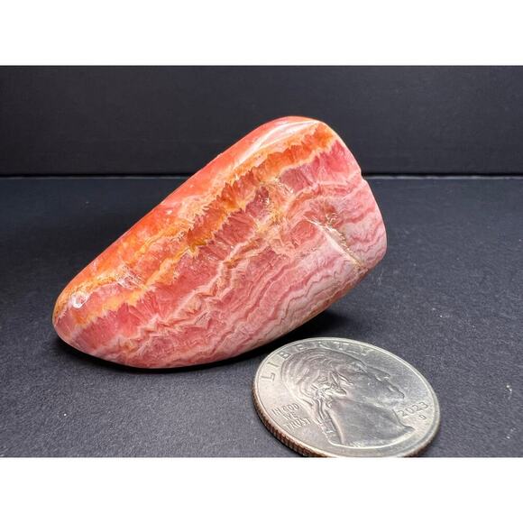 Argentinian polished rhodochrosite stone 62.26 grams - Picture 5 of 7